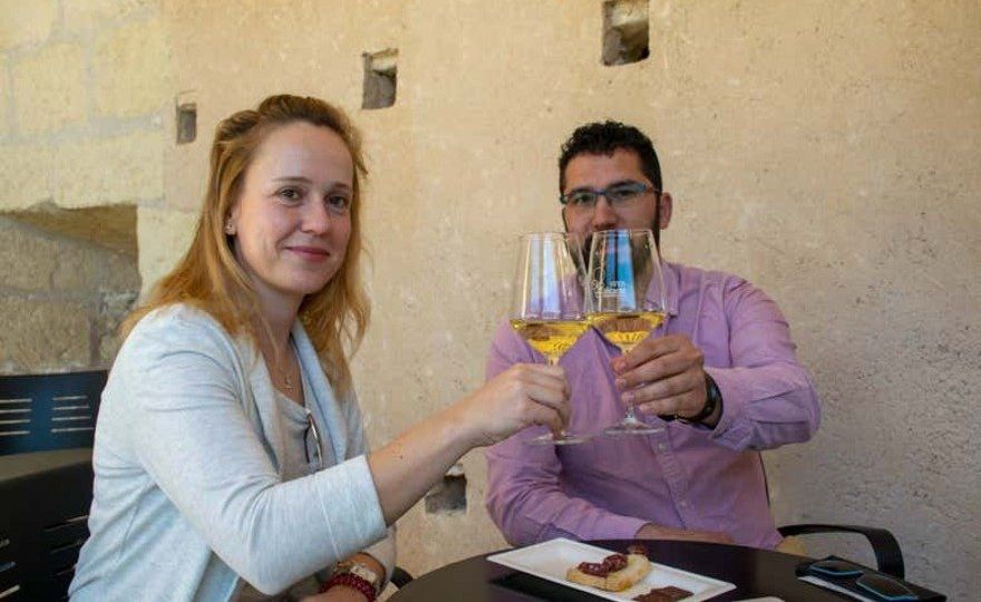 Degustación de vinos en el castillo de Santa Bárbara