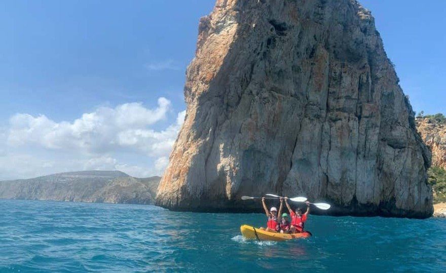 Tour en kayak por Cala Granadella