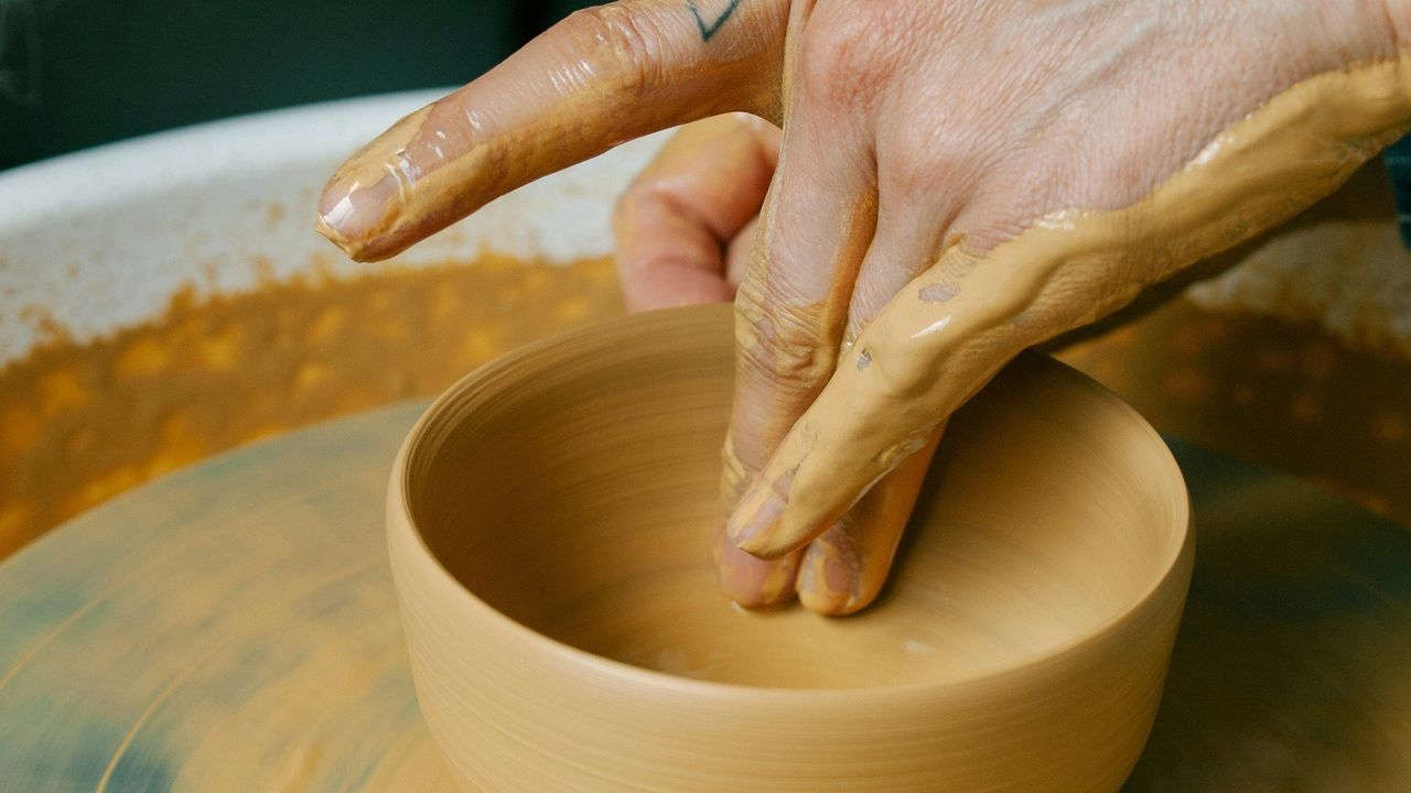 Talleres de cerámica en Alicante para ensuciarse las manos
