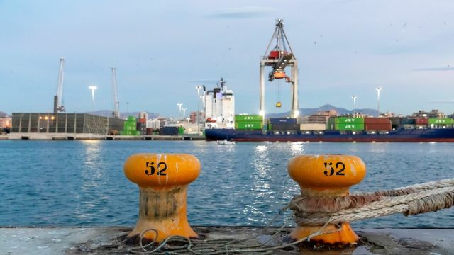 Alicante estrena la I Travesía Uniendo Faros con cinco recorridos en aguas abiertas